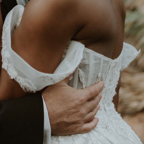 David’s Bridal Ivory Dress- Size 6 - Picture 3 of 9